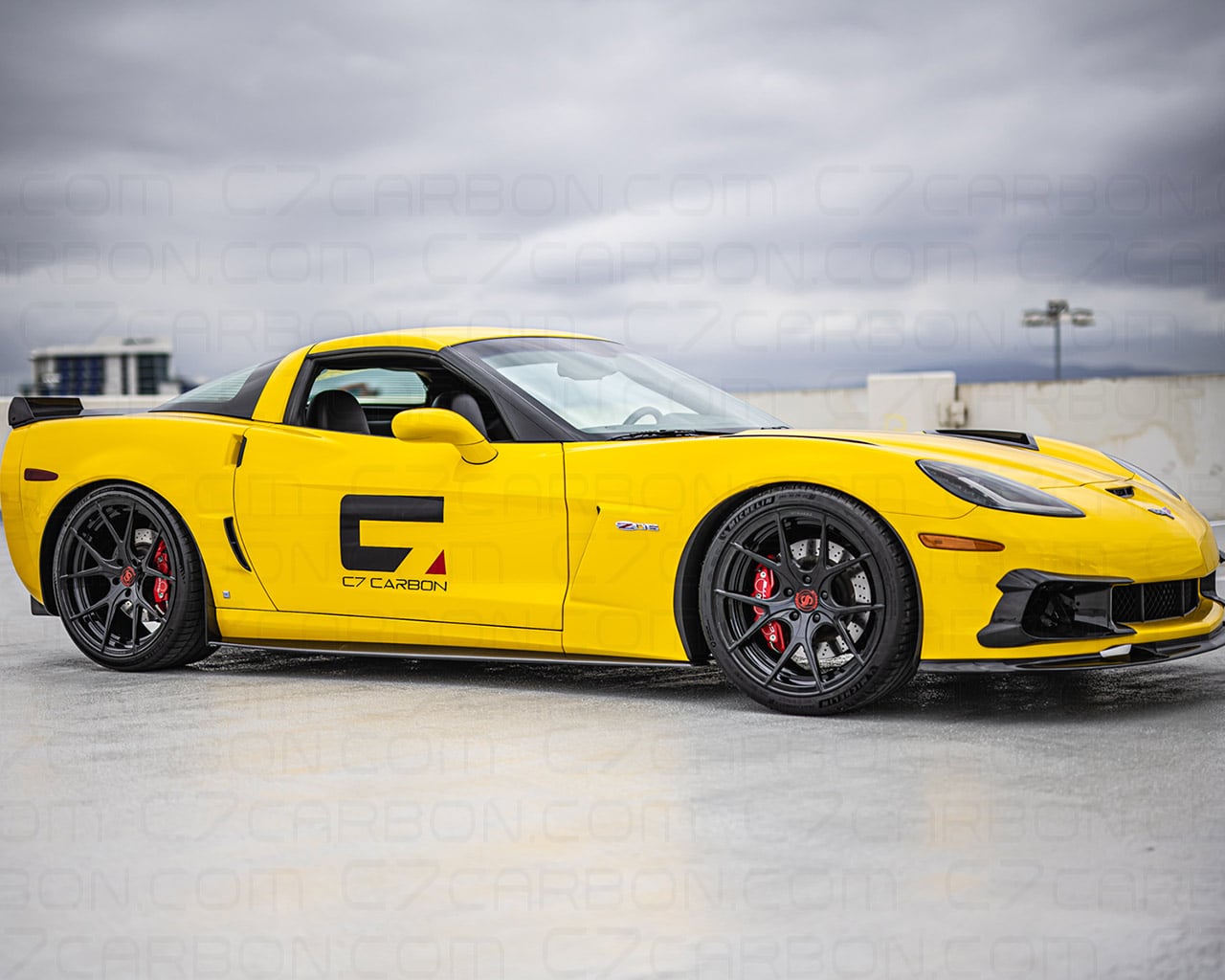 c6_corvette_extended_side_skirts_gloss_black_03