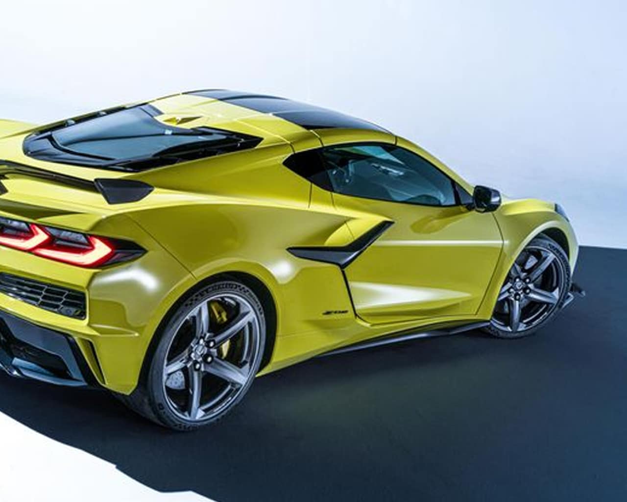 Corvette C8 Z06 Carbon Fiber Side Skirts Upgrade – C7 Carbon