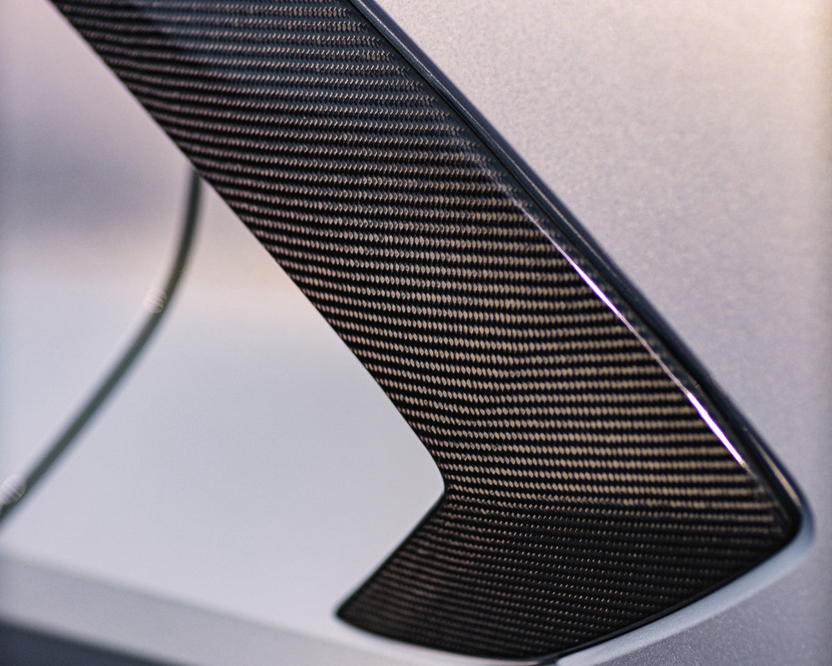 Close up detail of 2x2 twill pre-preg carbon fiber weave on C8 side intake boomerang