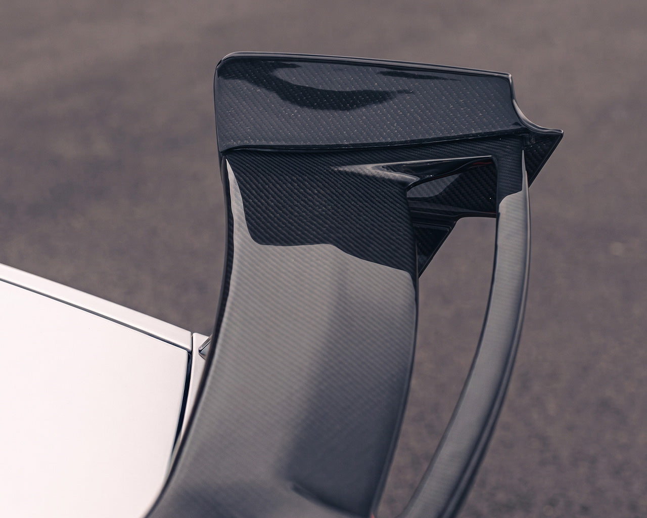Close up view of pre-preg carbon fiber weave and integrated race endplate on C8 Corvette wing
