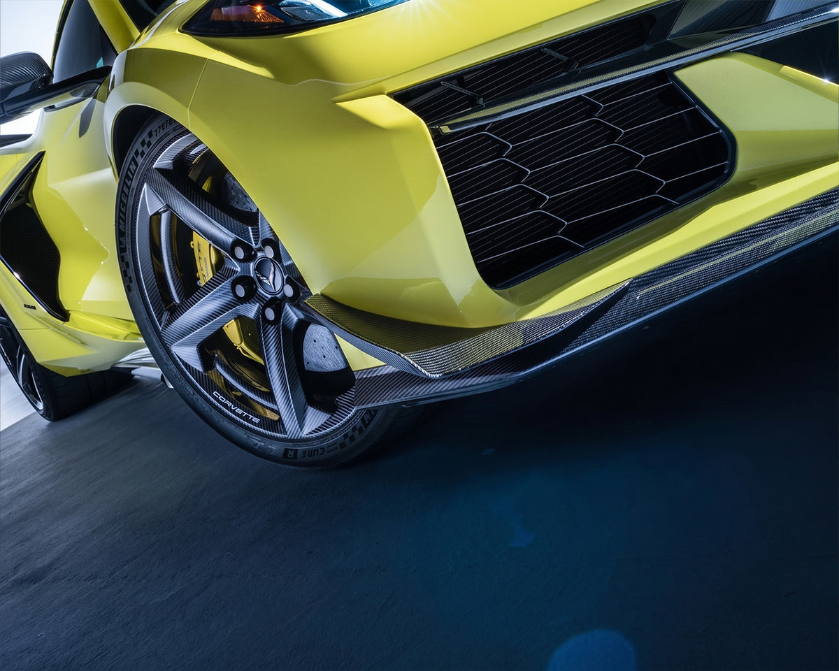 Side view of C8 Corvette Z06 with C7 Carbon Z07 style carbon fiber dive planes